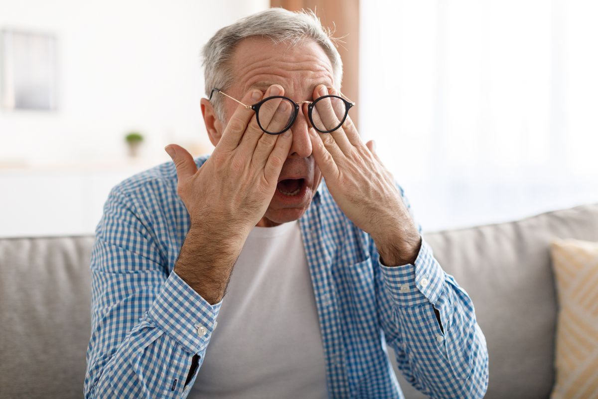飛蚊症改善方法 眼科專家推薦一按摩手法，呵護眼睛健康
